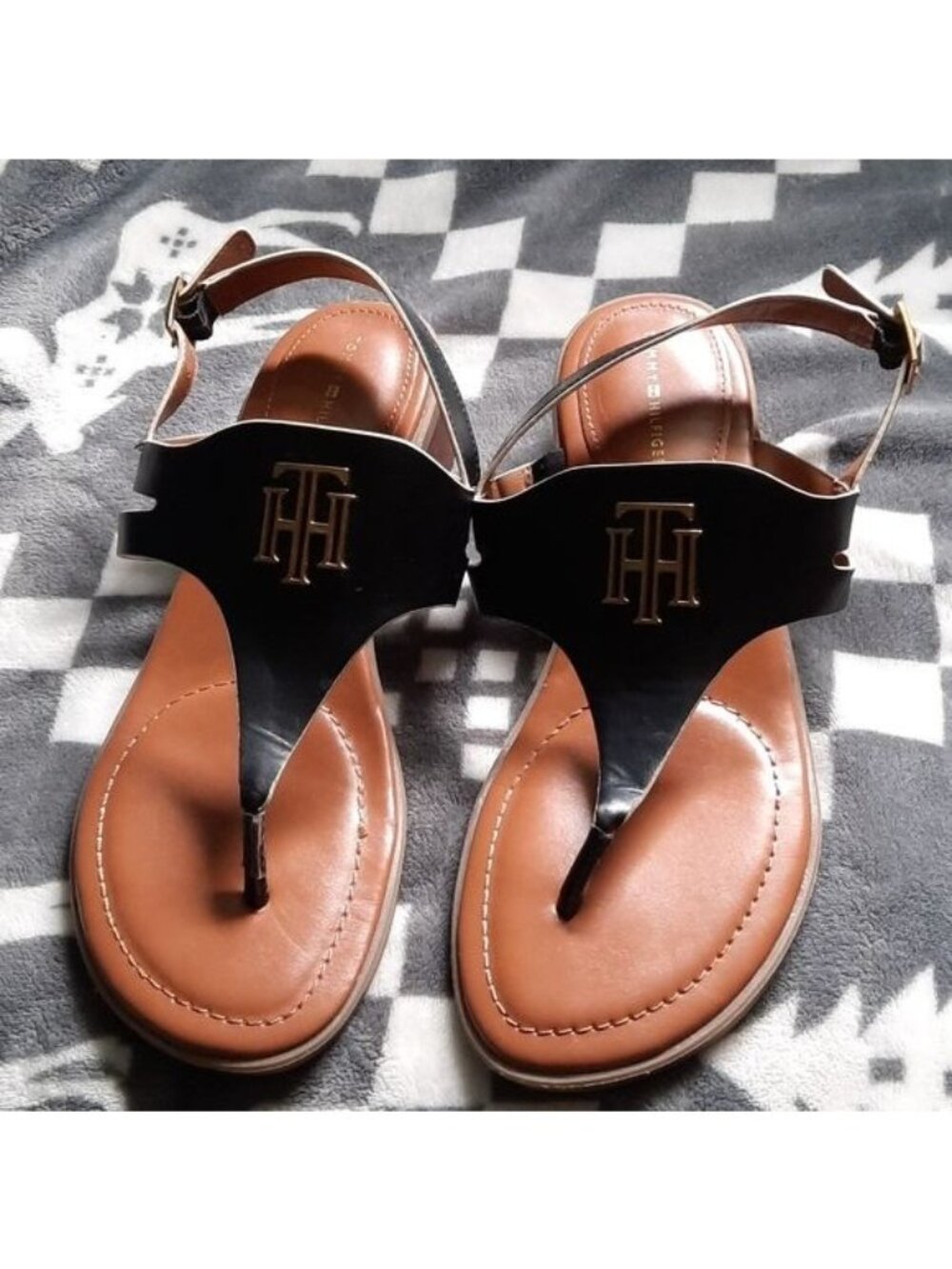 Tommy Hilfiger Black Thong Strappy 1.5 Inch Heel Sandal Size 9.5